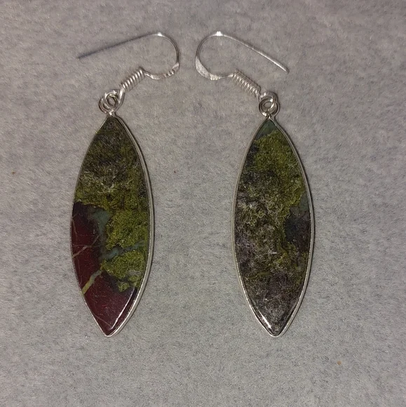 Dragon Stone Drop Earrings - Picture 3 of 4